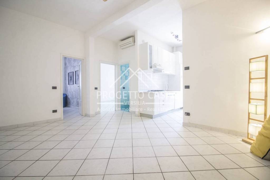appartamento in vendita a Camaiore in zona Lido di Camaiore