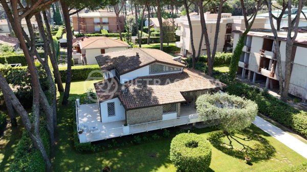 casa indipendente in vendita a Camaiore in zona Lido di Camaiore