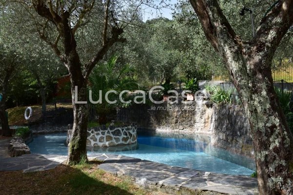 casa indipendente in vendita a Camaiore in zona Lido di Camaiore