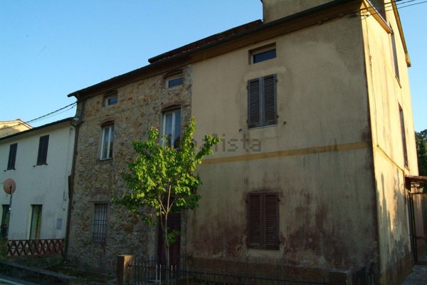 casa semindipendente in vendita a Camaiore in zona Montemagno