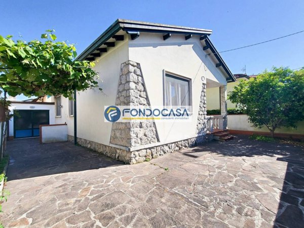 casa indipendente in vendita a Camaiore in zona Secco