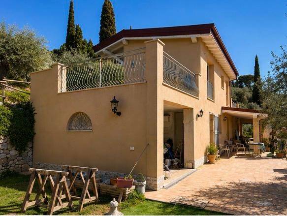 casa indipendente in vendita a Camaiore