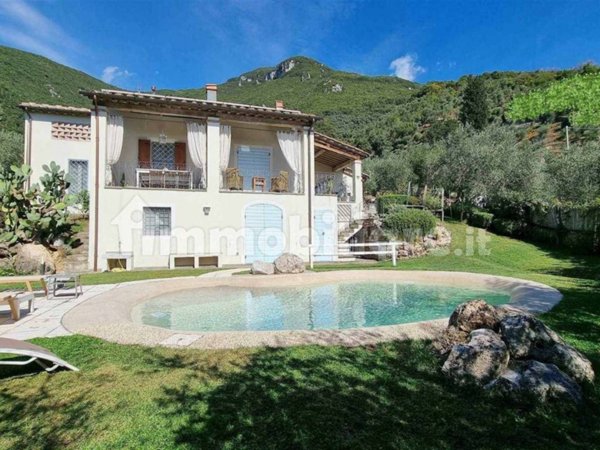 casa indipendente in vendita a Camaiore