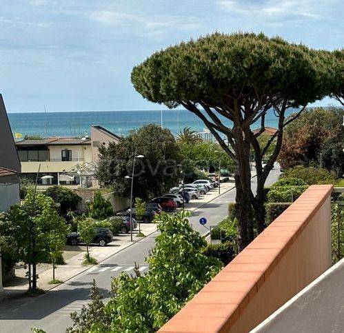 appartamento in vendita a Camaiore in zona Lido di Camaiore