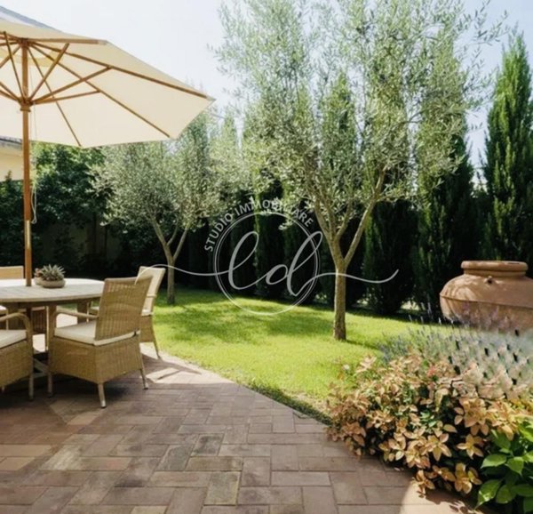 casa indipendente in vendita a Camaiore in zona Lido di Camaiore