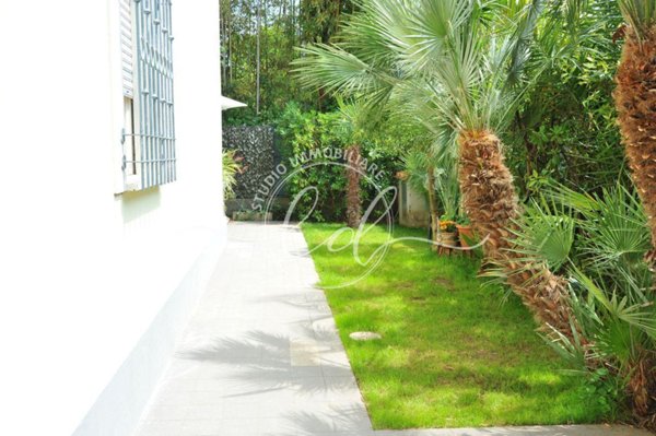 casa indipendente in vendita a Camaiore in zona Capezzano Pianore