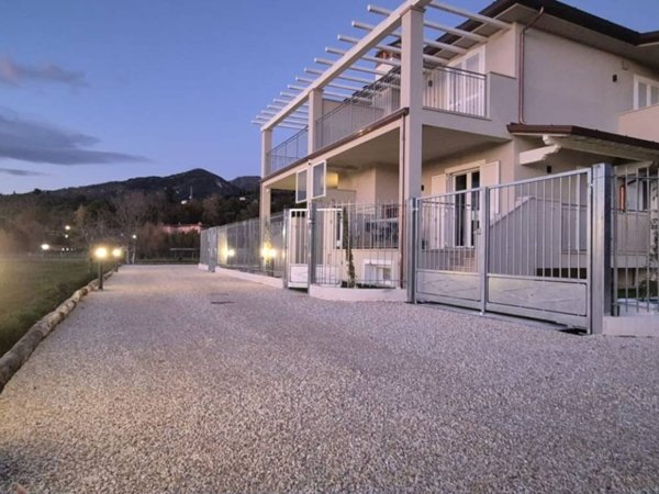 casa indipendente in vendita a Camaiore in zona Capezzano Pianore