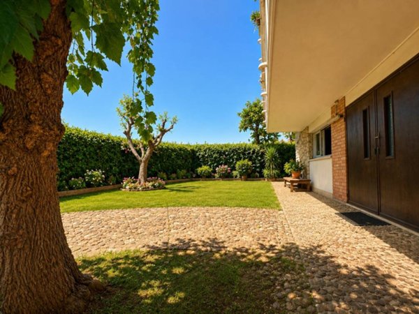 casa indipendente in vendita a Camaiore