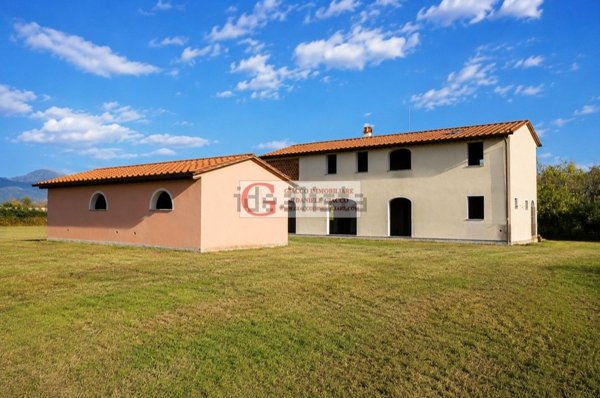 casa indipendente in vendita a Camaiore