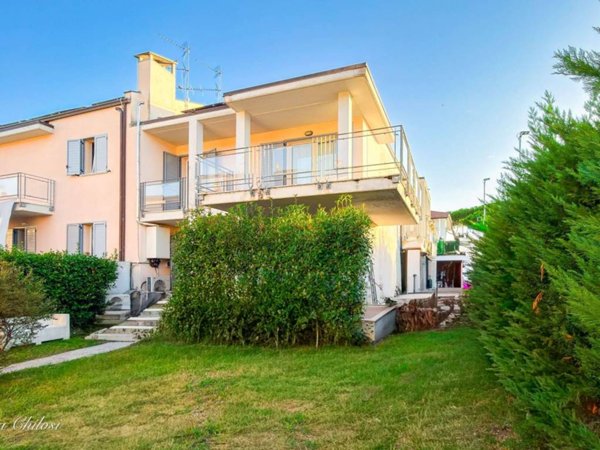 casa indipendente in vendita a Camaiore