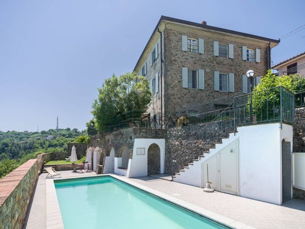 casa indipendente in vendita a Camaiore in zona Pedona