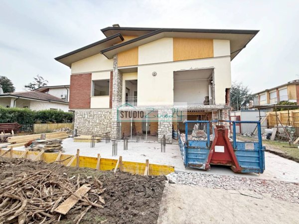 casa indipendente in vendita a Camaiore in zona Lido di Camaiore