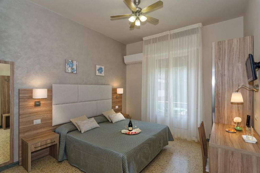 negozio in vendita a Camaiore in zona Secco