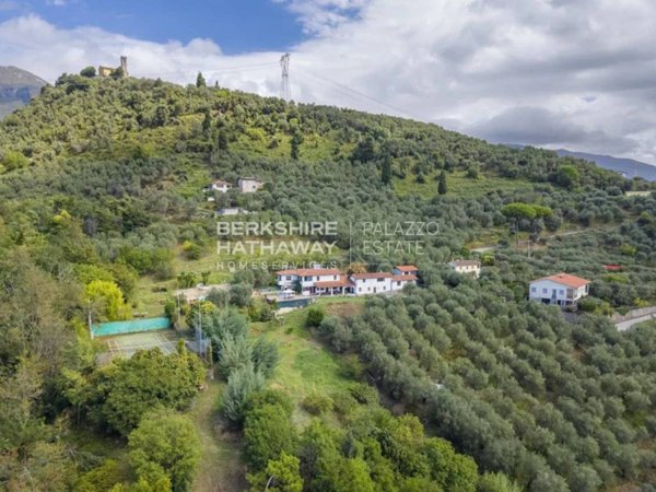 casa indipendente in vendita a Camaiore