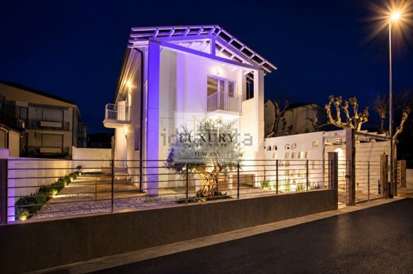 casa indipendente in vendita a Camaiore