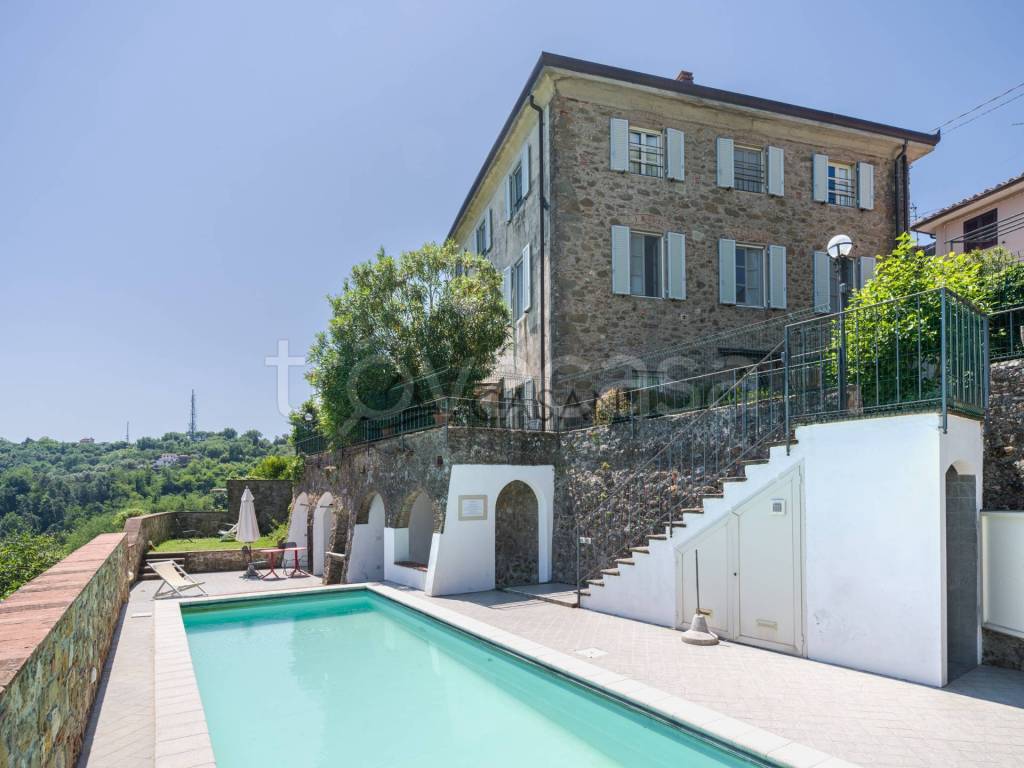 casa indipendente in vendita a Camaiore in zona Pedona