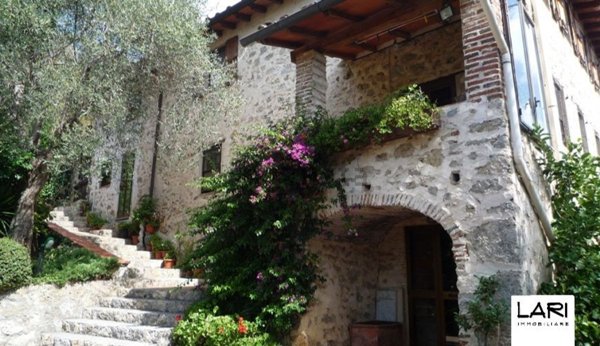 casa indipendente in vendita a Camaiore