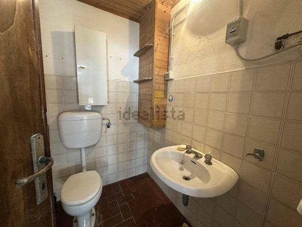 locale commerciale in vendita a Camaiore