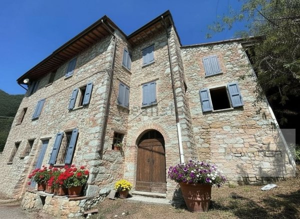 casale in vendita a Camaiore