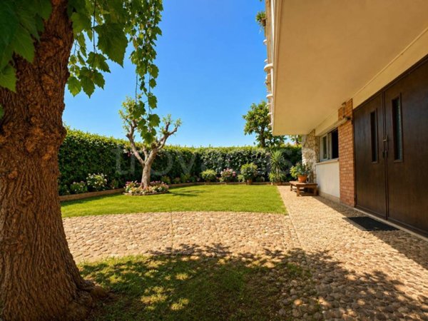 casa indipendente in vendita a Camaiore in zona Lido di Camaiore