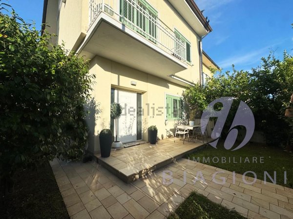casa indipendente in vendita a Camaiore in zona Secco