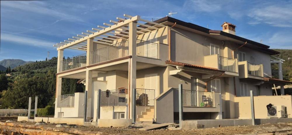 casa indipendente in vendita a Camaiore
