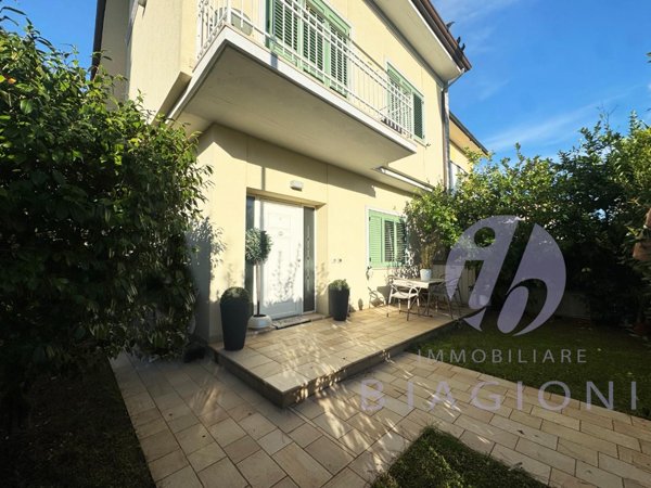 casa indipendente in vendita a Camaiore in zona Secco