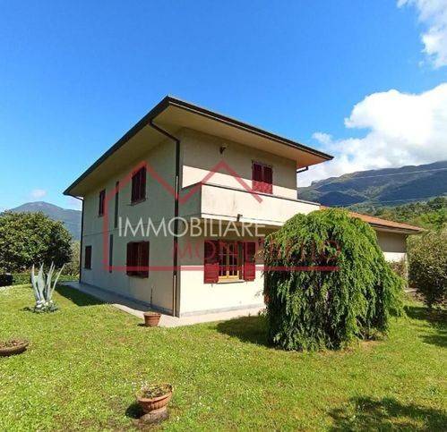 casa indipendente in vendita a Camaiore in zona Pontemazzori