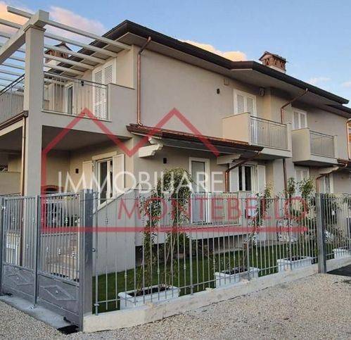 casa indipendente in vendita a Camaiore in zona Capezzano Pianore