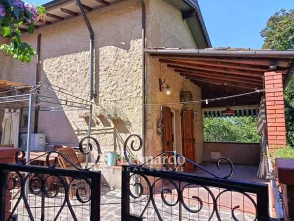 casa indipendente in vendita a Camaiore in zona Marignana