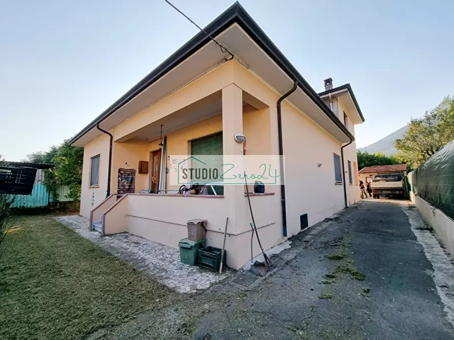 casa indipendente in vendita a Camaiore in zona Vado
