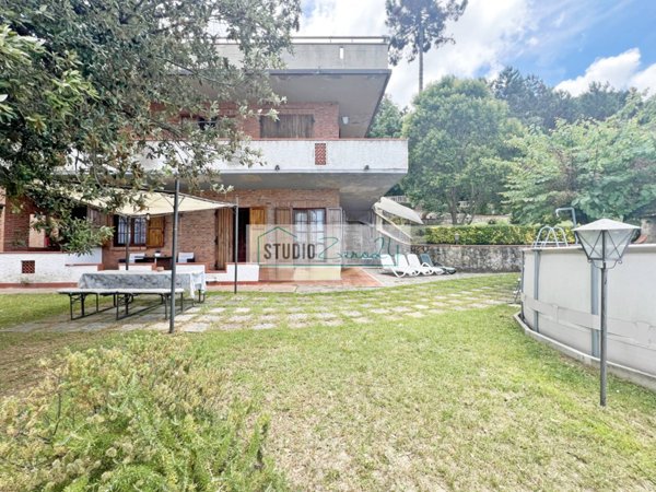 casa indipendente in vendita a Camaiore in zona Capezzano Pianore