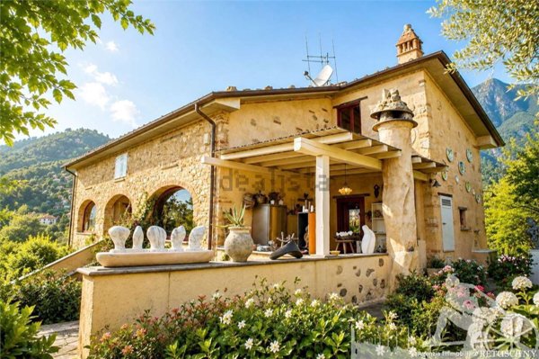 casa indipendente in vendita a Camaiore