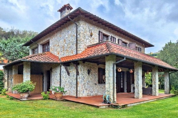 casa indipendente in vendita a Camaiore in zona Montemagno