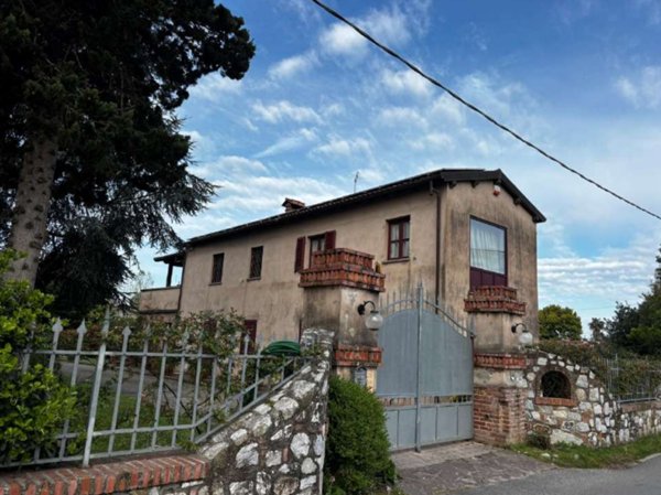 casa indipendente in vendita a Camaiore