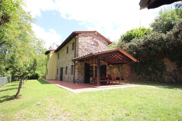 casa indipendente in vendita a Camaiore in zona Migliano