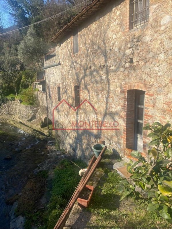 casa indipendente in vendita a Camaiore