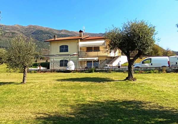 casa indipendente in vendita a Camaiore in zona Marignana