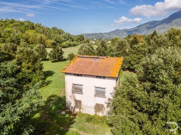 casale in vendita a Camaiore