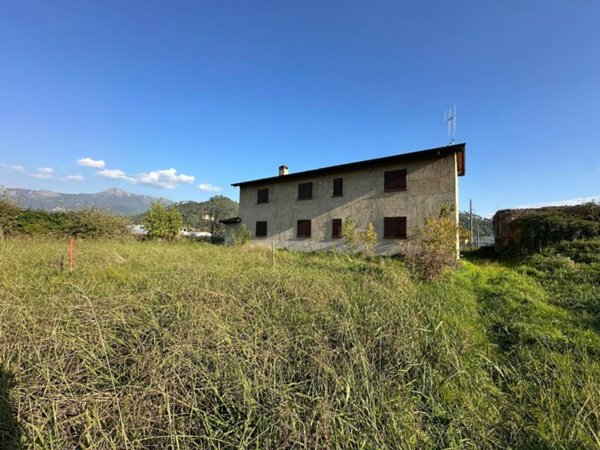 casa indipendente in vendita a Camaiore in zona Capezzano Pianore