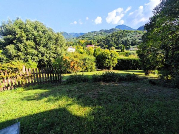 casa indipendente in vendita a Camaiore in zona Capezzano Pianore
