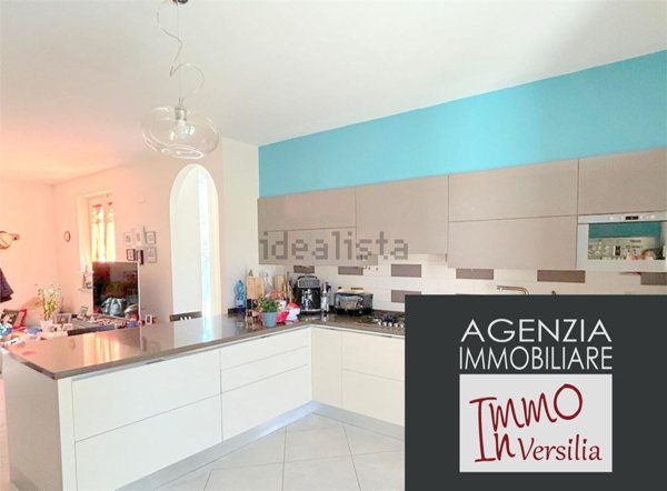 casa indipendente in vendita a Camaiore in zona Capezzano Pianore