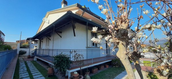 casa indipendente in vendita a Camaiore in zona Secco