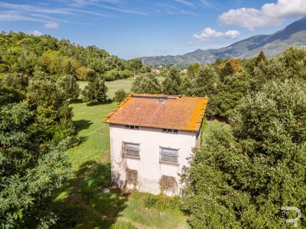 casa indipendente in vendita a Camaiore