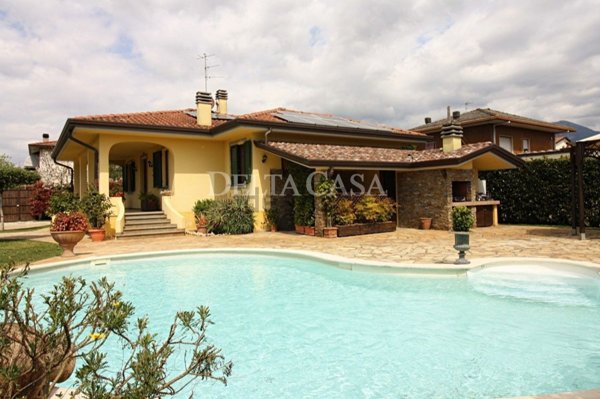 casa indipendente in vendita a Camaiore in zona Capezzano Pianore