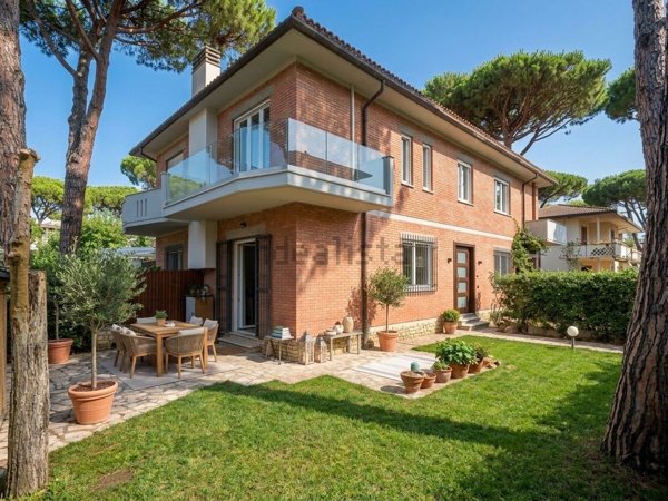 casa indipendente in vendita a Camaiore