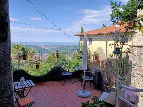 casa indipendente in vendita a Camaiore in zona Metato