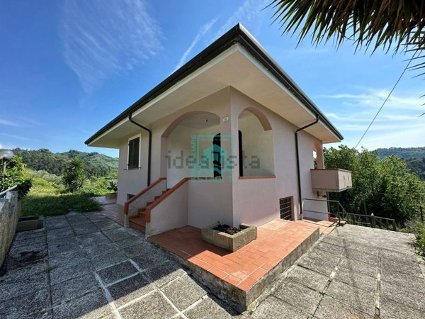 casa indipendente in vendita a Camaiore in zona Nocchi
