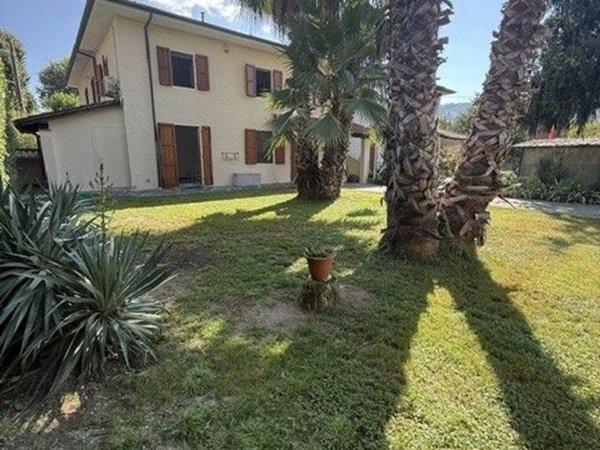 casa indipendente in vendita a Camaiore