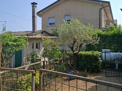 appartamento in vendita a Camaiore in zona Capezzano Pianore